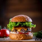 Craft,Beef,Burger,With,Cheddar,,Bacon,,Lettuce,And,Sauce,On